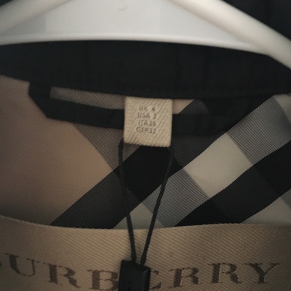 Burberry short jacket - Picture 2 of 6